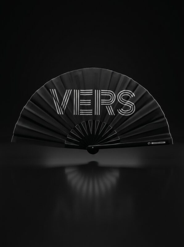Festival Fan "VERS" en noir - Statement pour Rave & Pride
