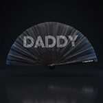 Festival Fan « DADDY » en noir – Accessoire Rave & Pride – Affichage 1