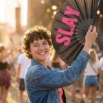 Éventail Festival « SLAY » en noir/rose – Accessoire Pride & Rave – Affichage 3