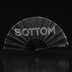 Éventail Festival « BOTTOM » en noir – Accessoire Pride & Rave – Affichage 1