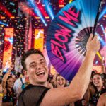 Éventail Festival « BLOW ME » en violet-bleu – Accessoire Rave & Pride – Affichage 4