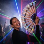 Festival Fan « MAKE ME SWEAT » holographique or rose – Rave – Affichage 2