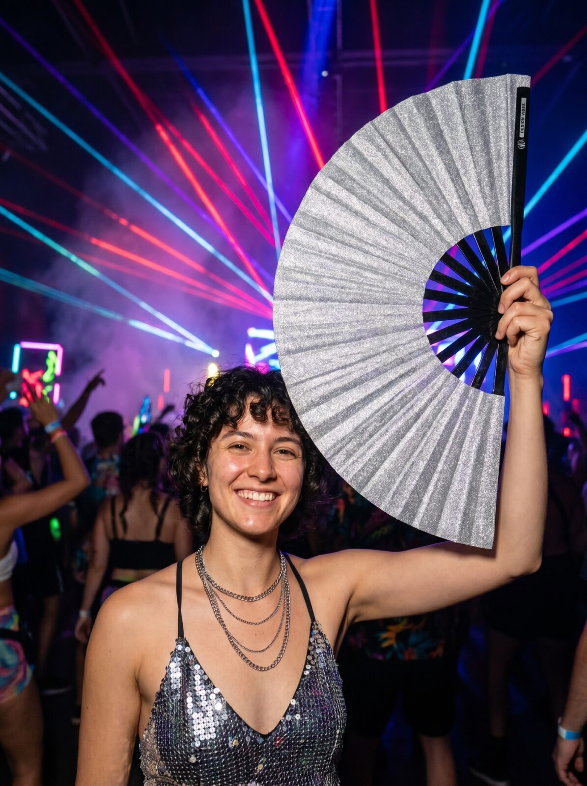 Éventail de festival argent pailleté – accessoire scintillant Rave & Pride – Affichage 2