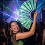 Festival Fan Holographique Vert – accessoire iridescent Rave – Affichage 2