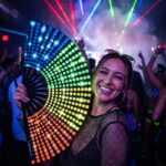 Festival Fan Noir avec des points arc-en-ciel – Rave & Pride – Affichage 2