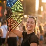 Festival Fan Noir avec des points arc-en-ciel – Rave & Pride – Affichage 3
