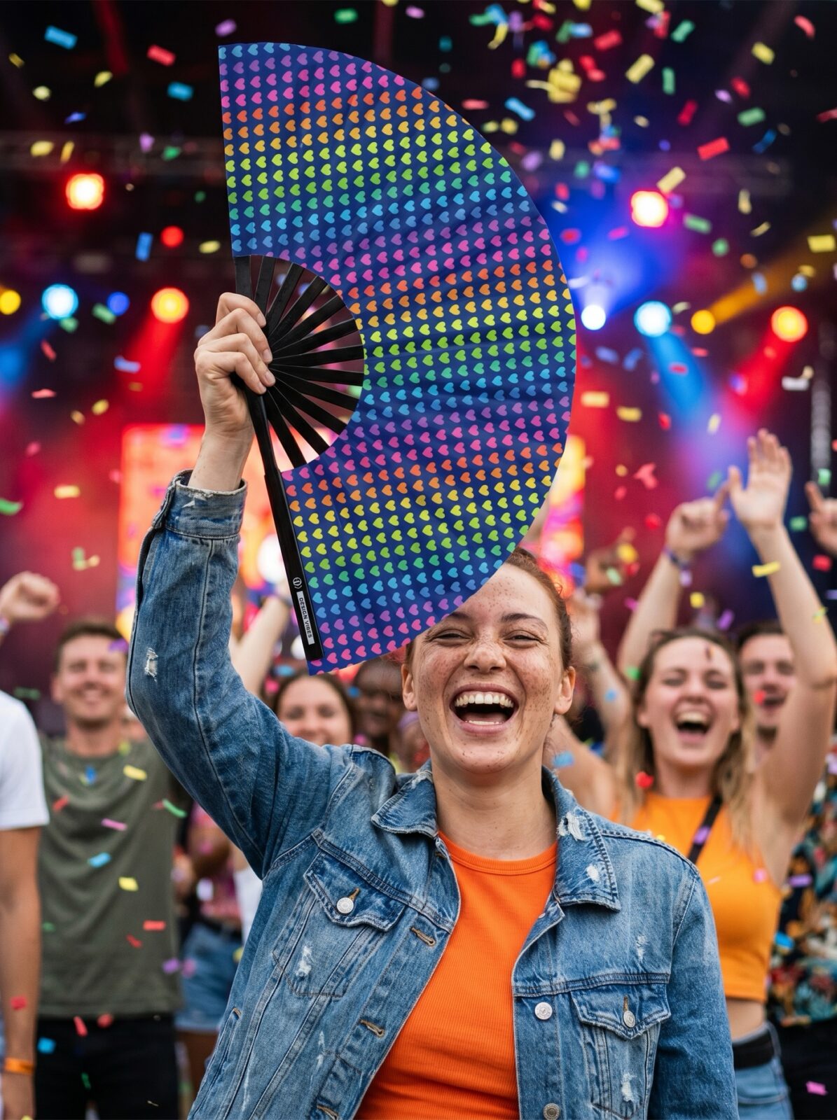 Festival Fan bleu foncé avec des cœurs arc-en-ciel – Pride & Pride – Affichage 4