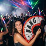 Festival Fan « BANG » bande dessinée en rouge et blanc – Rave & Party Accessoire – Affichage 2