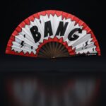 Festival Fan « BANG » bande dessinée en rouge et blanc – Rave & Party Accessoire – Affichage 1