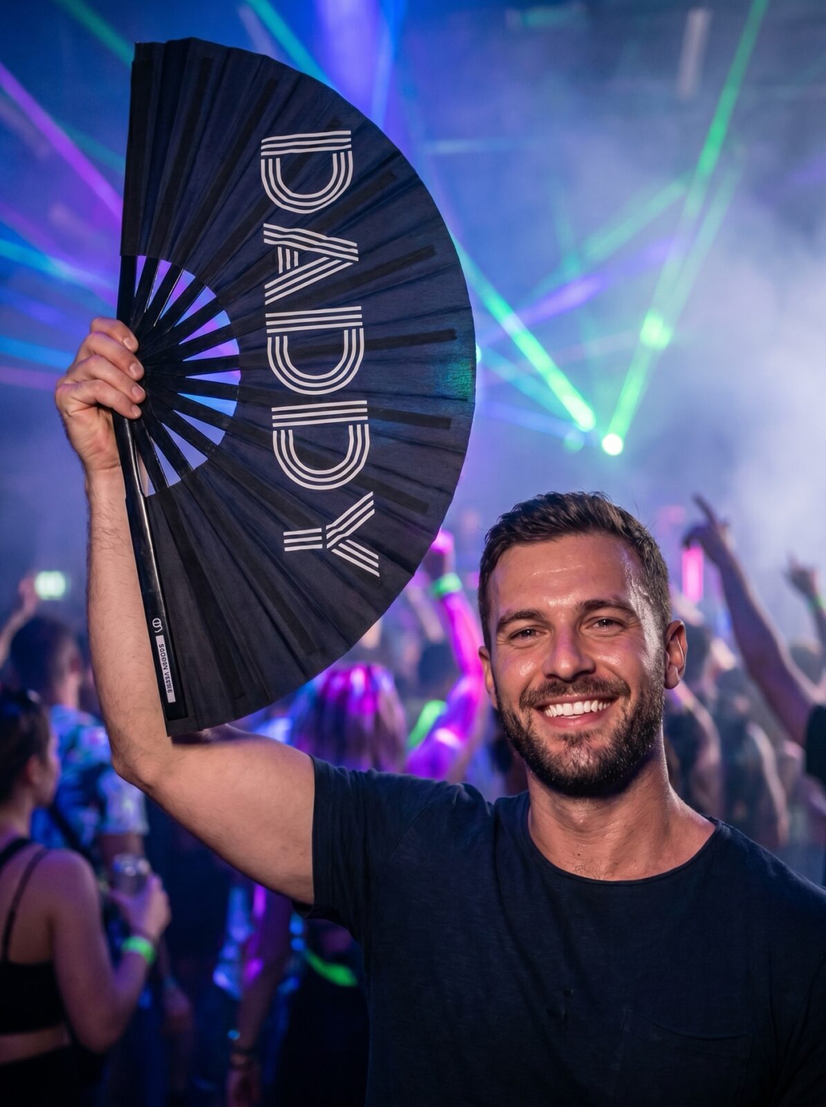 Festival Fan « DADDY » en noir – Accessoire Rave & Pride – Affichage 2