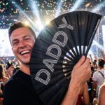 Festival Fan « DADDY » en noir – Accessoire Rave & Pride – Affichage 4