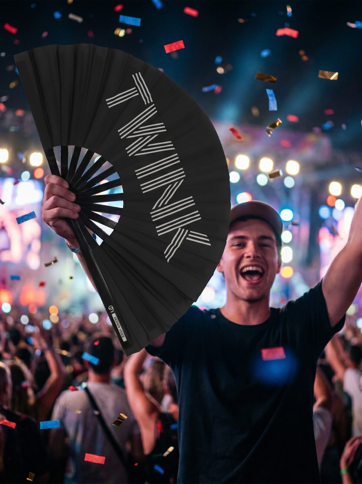 Festival Fan « TWINK » en noir – Rave & Pride Statement – Affichage 4