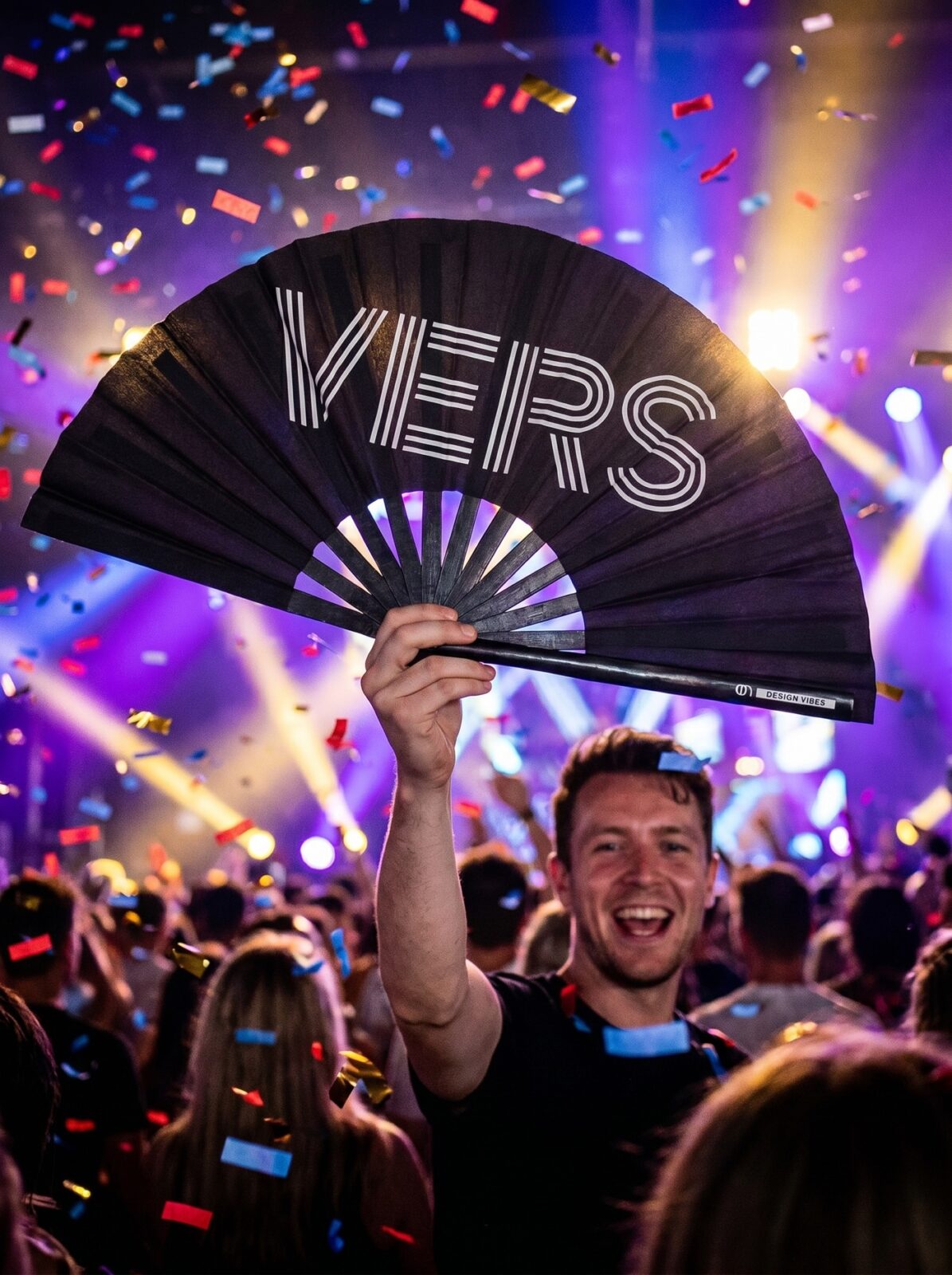 Festival Fan « VERS » en noir – Statement pour Rave & Pride – Affichage 4