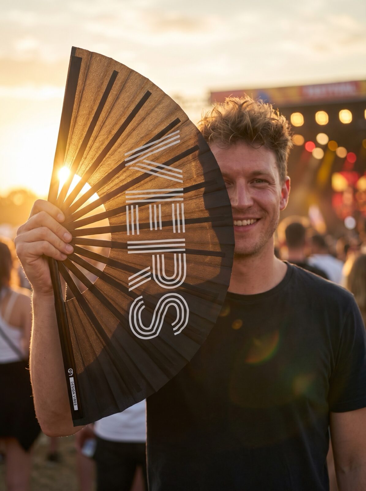 Festival Fan « VERS » en noir – Statement pour Rave & Pride – Affichage 3