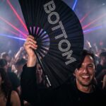 Éventail Festival « BOTTOM » en noir – Accessoire Pride & Rave – Affichage 2