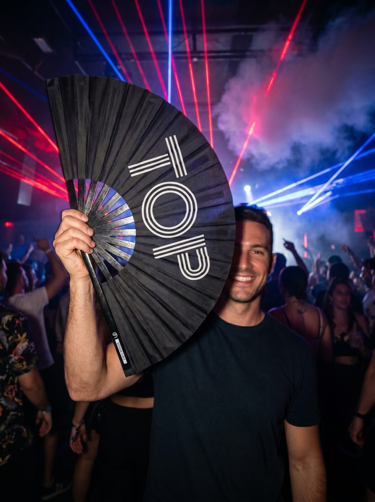 Festival Fan « TOP » en noir – Rave & Pride Statement – Affichage 2