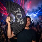 Festival Fan « TOP » en noir – Rave & Pride Statement – Affichage 2