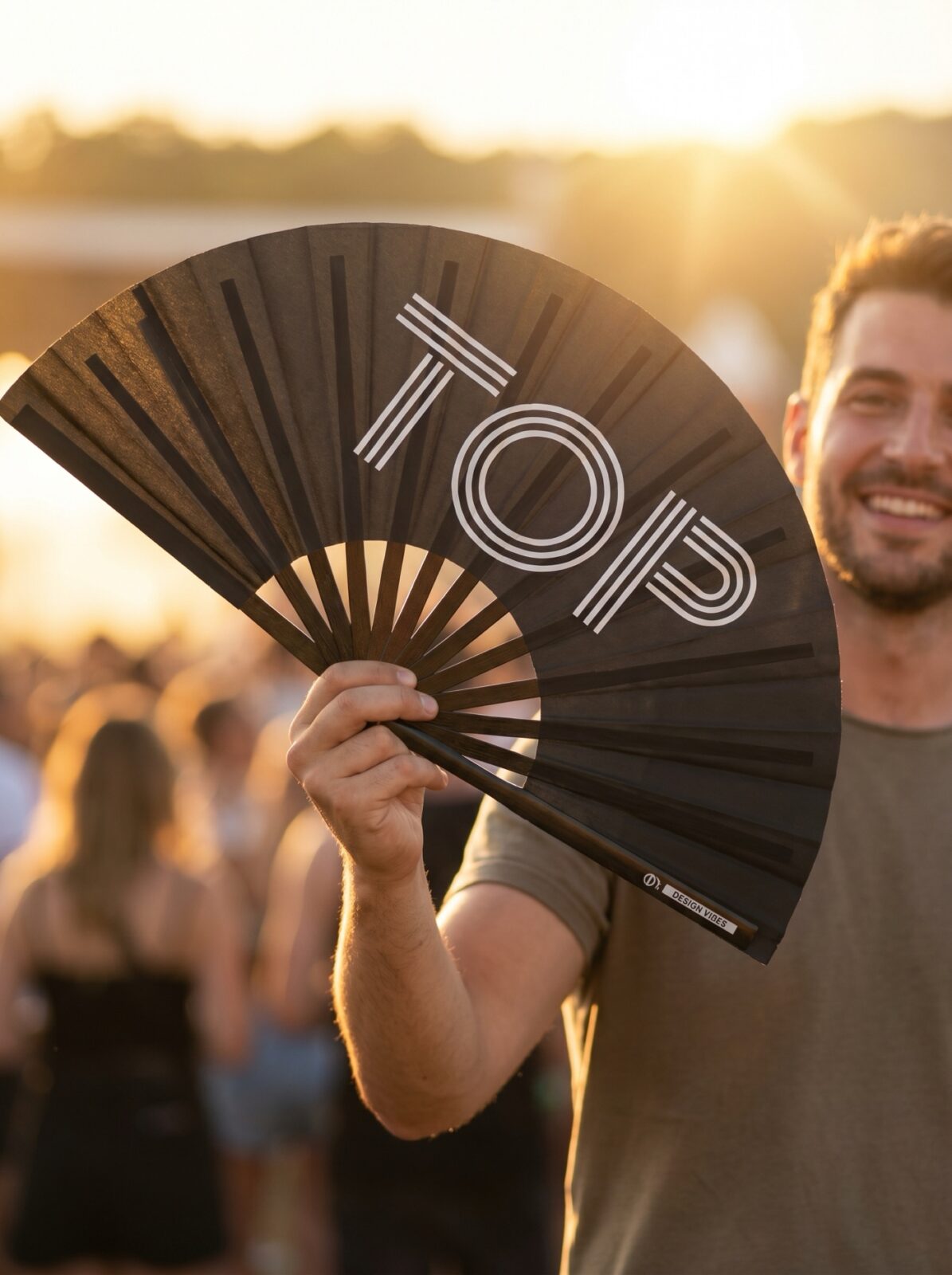 Festival Fan « TOP » en noir – Rave & Pride Statement – Affichage 3