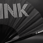 Festival Fan « TWINK » en noir, avec un statement « Rave & Pride », Affichage 6