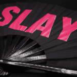 Festival Fan « SLAY » noir/rose, accessoire pour la Pride et les raves, Affichage 6