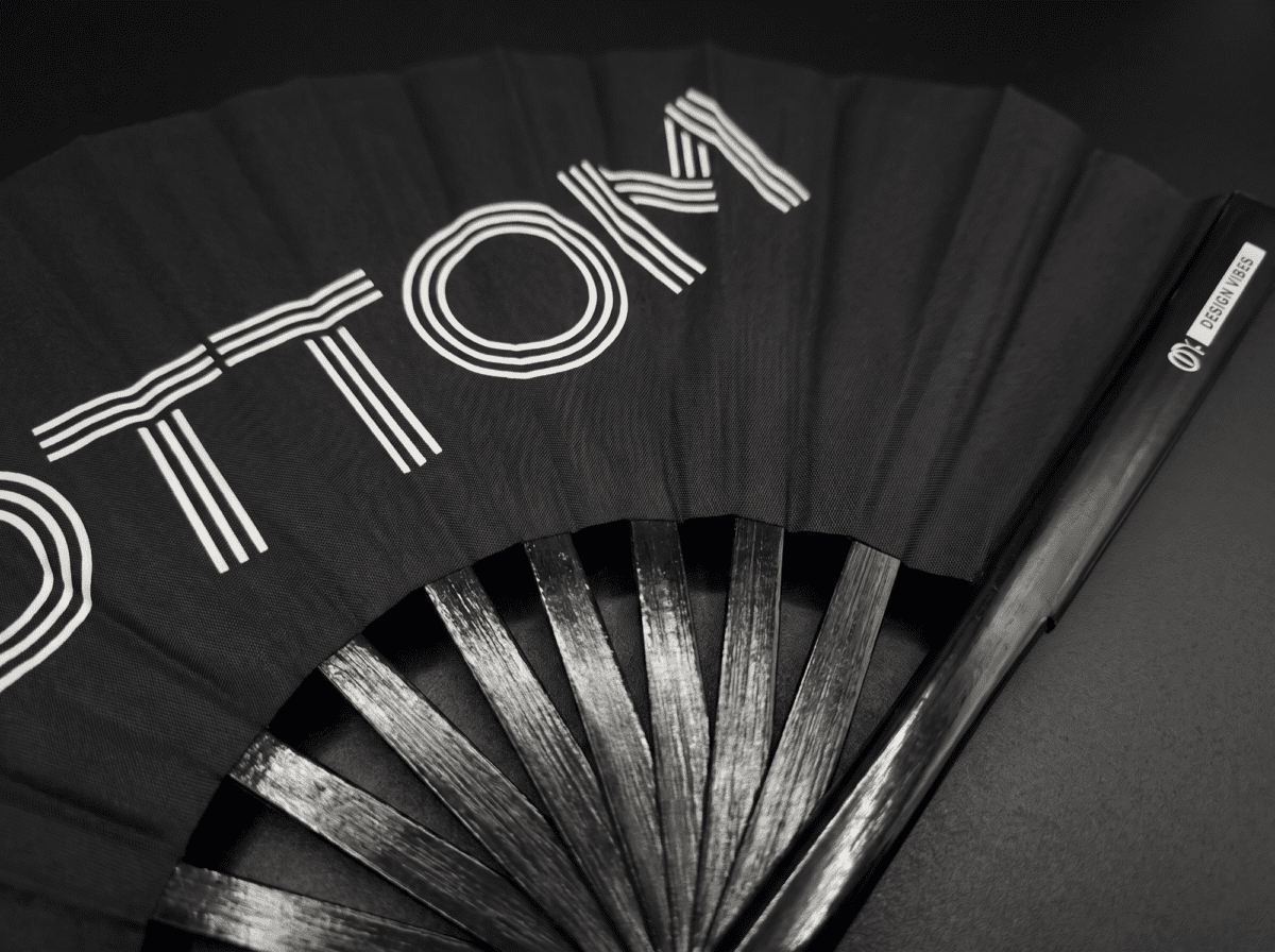 Festival Fan « BOTTOM » en noir, accessoire pour la Pride et les raves, Affichage 6