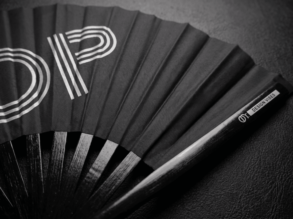 Festival Fans « TOP » en noir, avec un statement Rave & Pride, Affichage 6