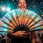 Festival Fan « I only fuck with magic » en cuivre holographique pour les Raves et les festivals, Affichage 4