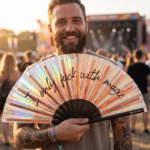 Festival Fan « I only fuck with magic » en cuivre holographique pour les Raves et les festivals, Affichage 3