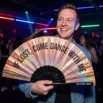 Festival Fan « IF LOST, COME DANCE WITH ME » en cuivre holographique pour les festivals et les Raves, Affichage 2