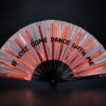 Festival Fan « IF LOST, COME DANCE WITH ME » en cuivre holographique pour les festivals et les Raves, Affichage 1