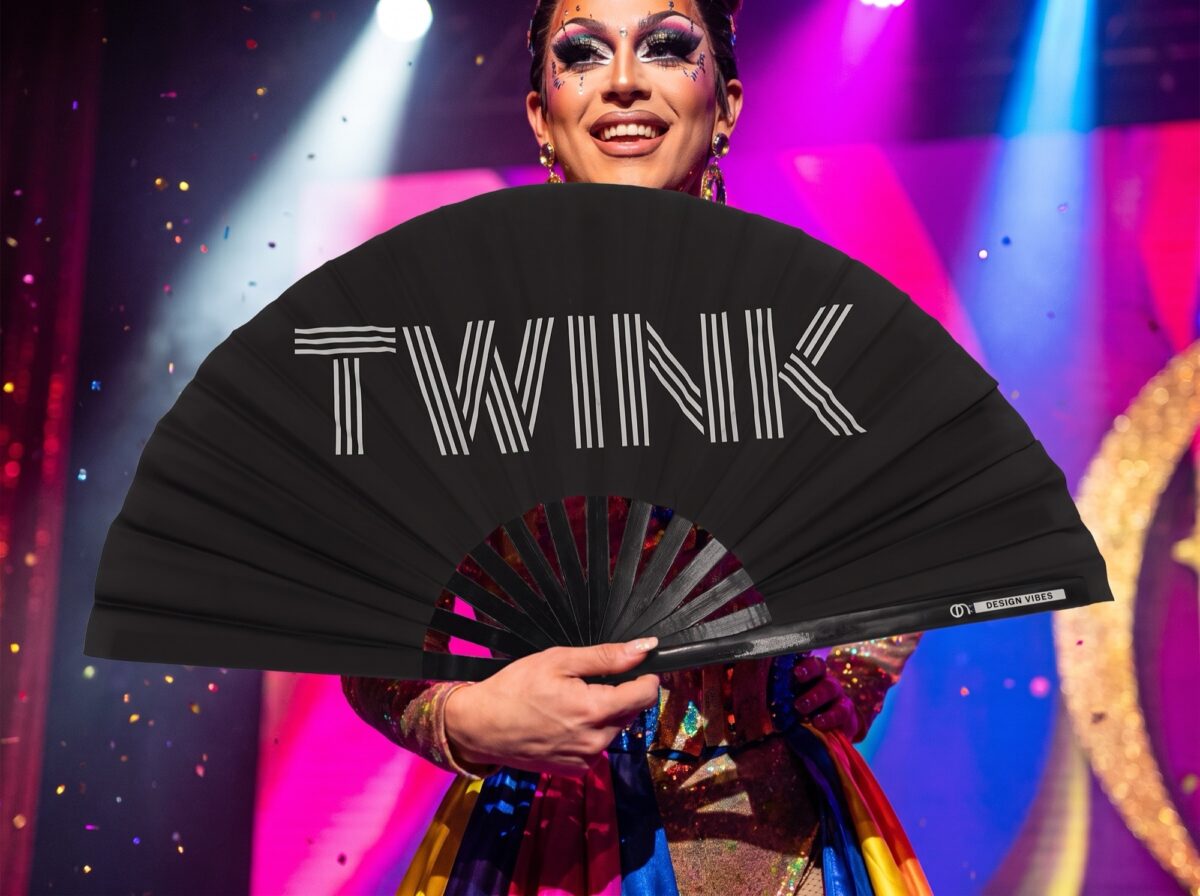 Festival Fan « TWINK » en noir, avec un statement « Rave & Pride », Affichage 5
