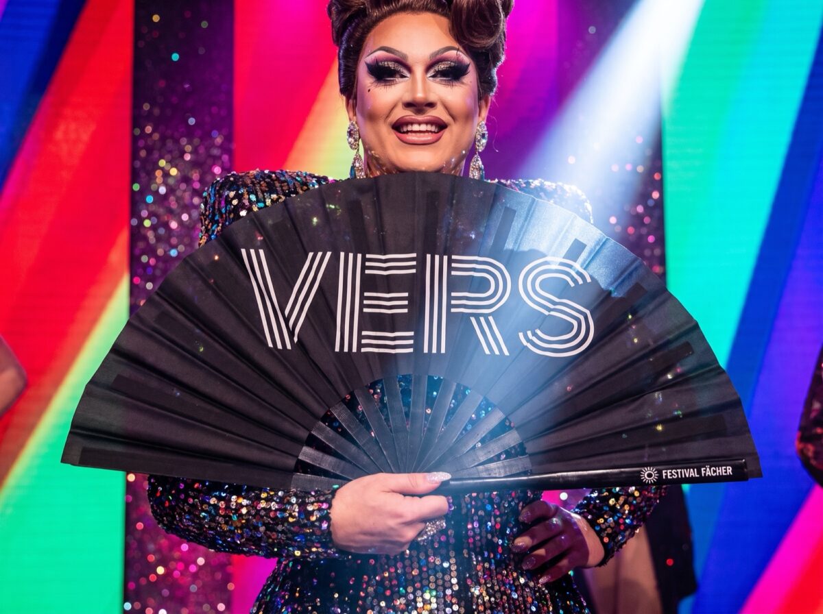 Festival Fan « VERS » en noir, un statement pour les raves et la Pride, Affichage 5