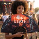 Festival Fan « TWINK DEATH » noir pour la Techno et la Rave, Affichage 3
